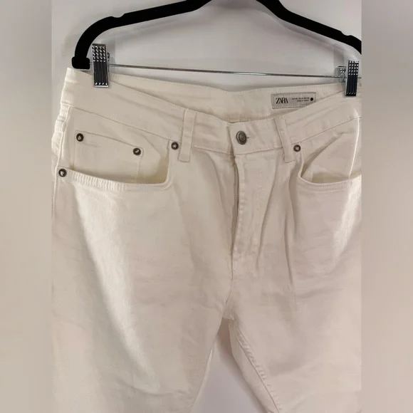 EUC Zara White Raw Hem Jeans - Picture 5 of 6